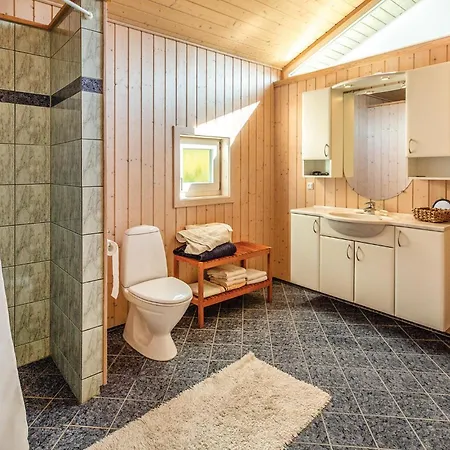 Three-bedroom In Sjallands Odde *